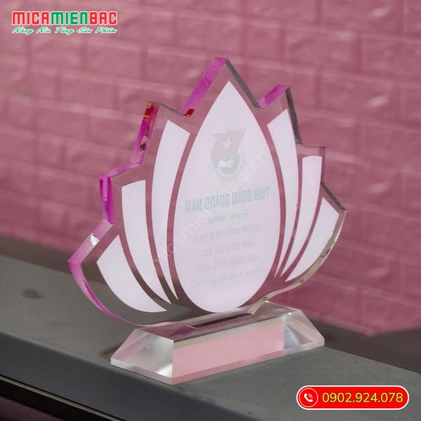 mặt sau kỷ niệm chương