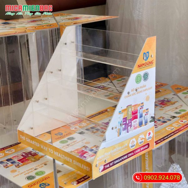 Kệ mica trưng bày sản phẩm 4 tầng