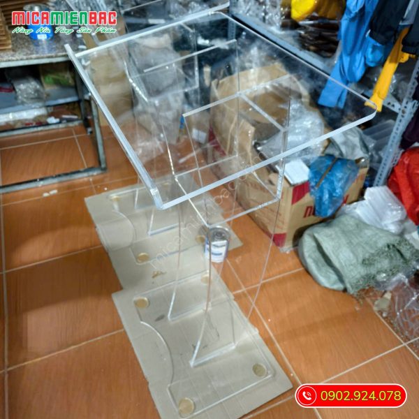 bục phát biểu bằng mica