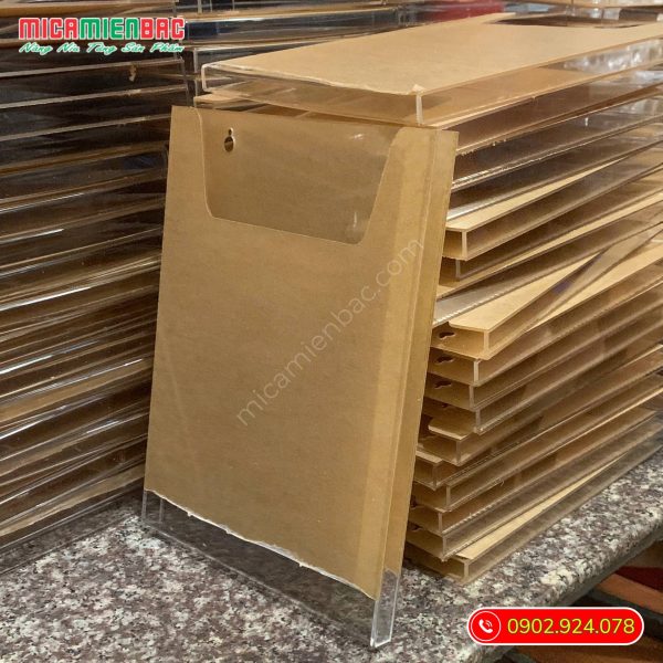 kệ mica tờ rơi