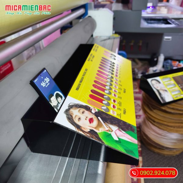 kệ mica trưng bày mỹ phảm