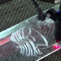 Khắc mica bằng máy