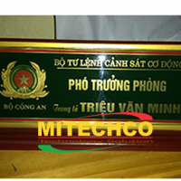 Mẫu biển chức danh mica để bàn