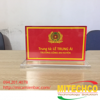 Mẫu biển chức danh mica để bàn