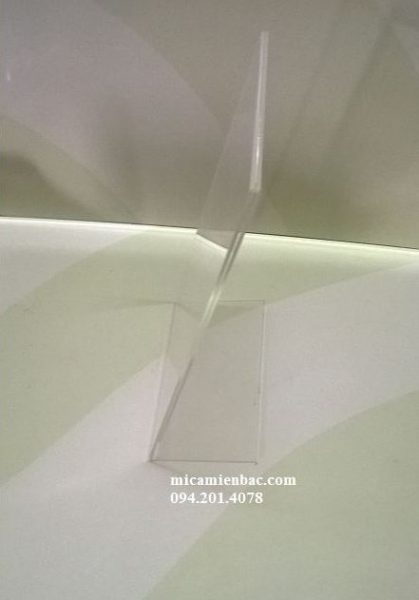 Menu mica để bàn chân L uốn cong