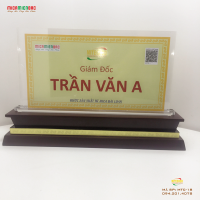 Biển chức danh mica đế gỗ
