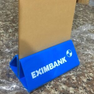 Kệ menu mica để mã QR code để bàn ngân hàng EximBank