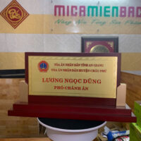Biển chức danh gỗ đồng