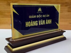 Biển chức danh đế gỗ UV