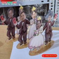 Standee-mica-de-ban-hinh-nguoi