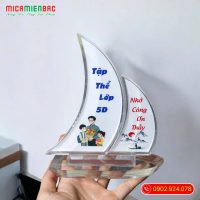 Kỷ niệm chương hình chiếc thuyền